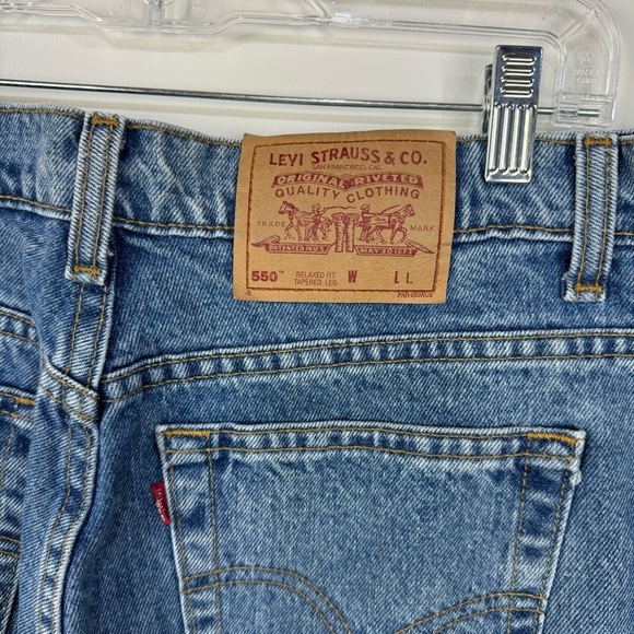 Levi's 550 Relaxed Fit Tapered Leg Medium Wash Denim Jeans 16 Long Tall - Picture 3 of 4